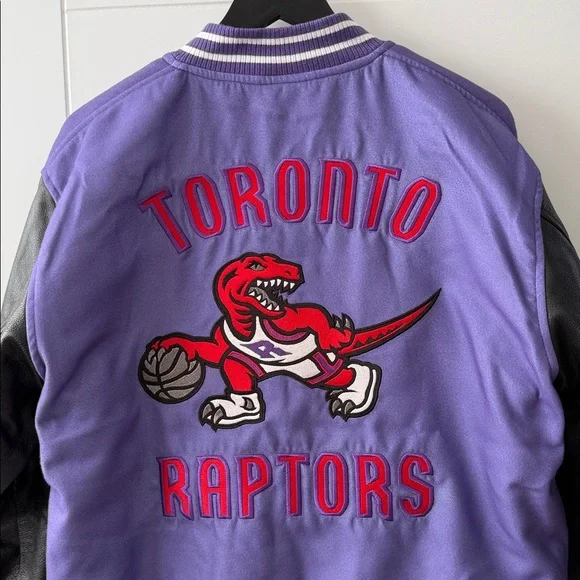 Mitchell & Ness Toronto Raptors Varsity - Picture 9 of 17